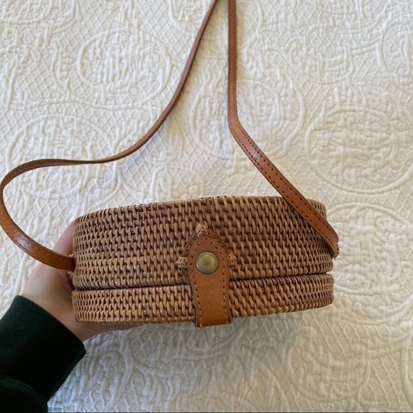 Round Rattan / Straw Bag - Picture 2 of 4